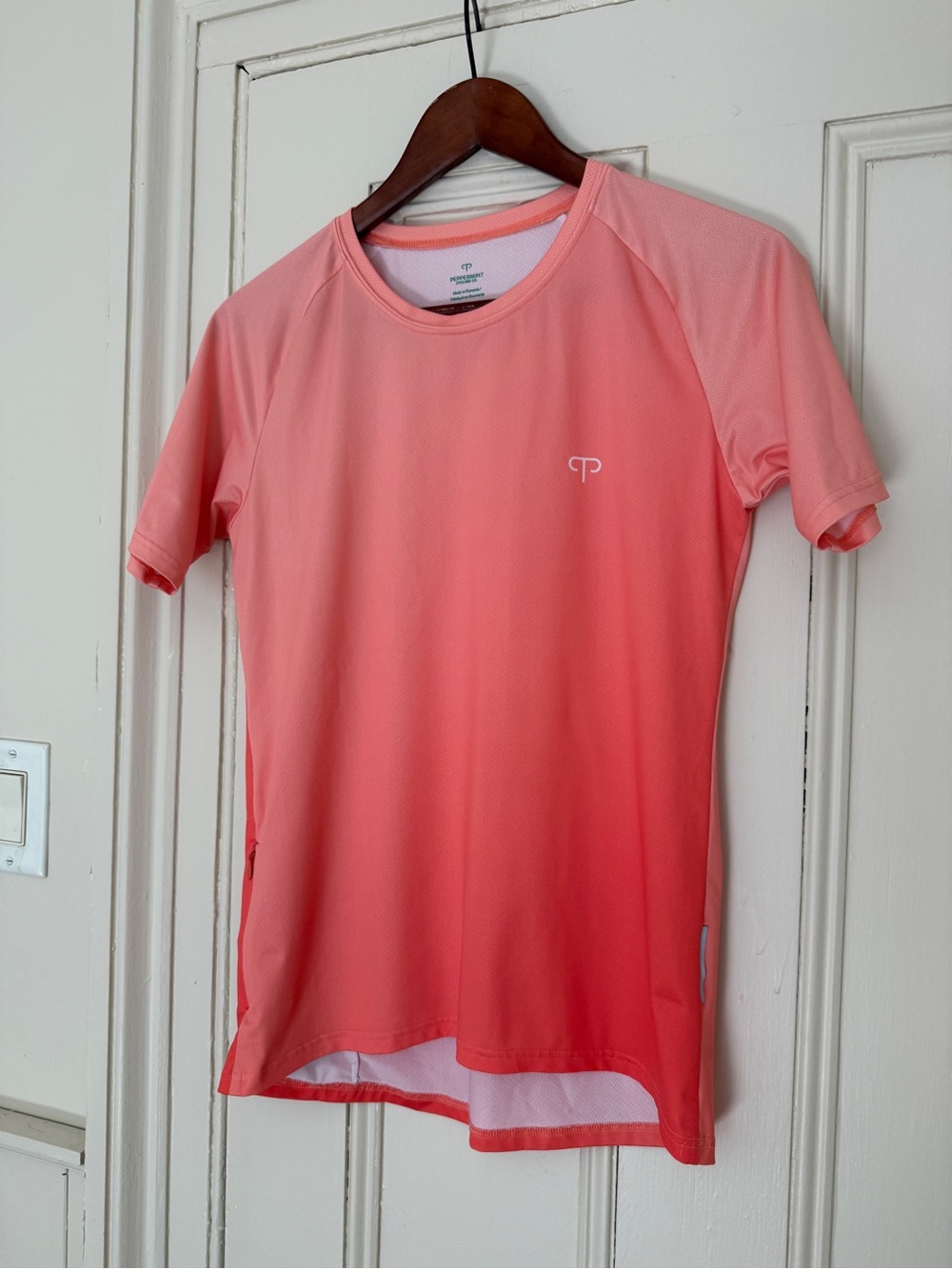 Peppermint Women’s Coral Gradient Cycling Trail Jersey. Sz MD. CYCLING!